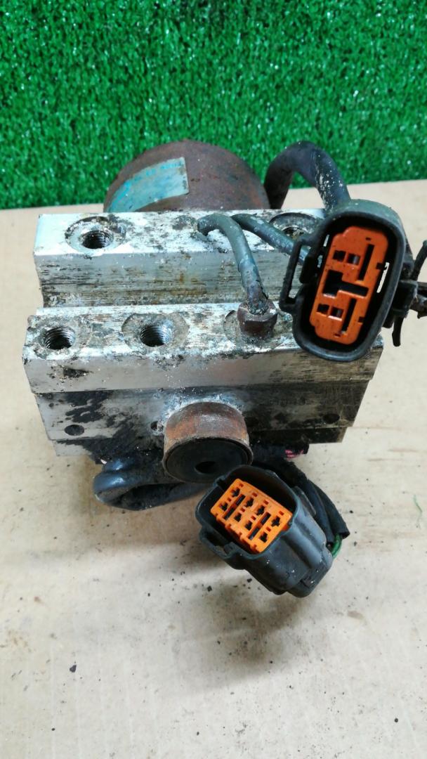 блок ABS Mazda Millenia 1 поколение 1998, 2.3 л., бензин - фото №1