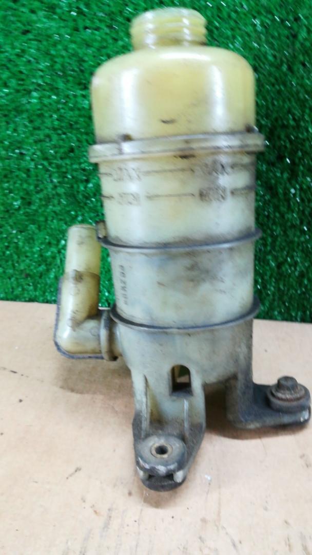 бачок гидроусилителя Mazda Millenia 1 поколение 1998, 2.3 л., бензин - фото №1