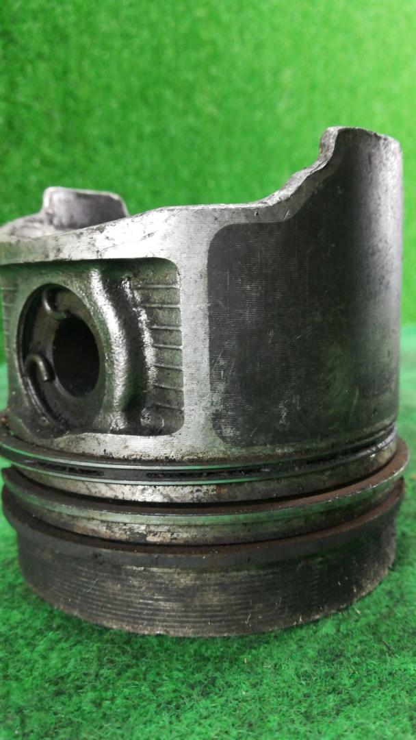 поршень Mitsubishi Pajero Sport 2 поколение 2010, 2.5 л., TDi, дизель - фото №1