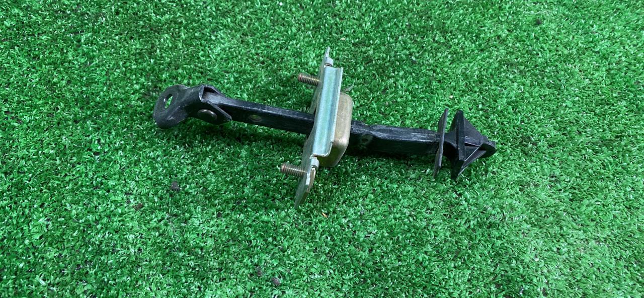 ограничитель открывания двери Great Wall Hover H5 1 поколение 2012, 2.0 л., дизель, АКПП, черный, внедорожник 5 дв., правый руль - фото №1