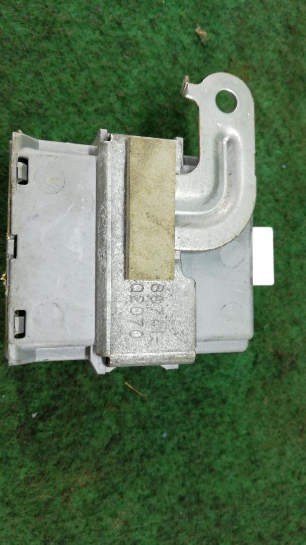 модуль управления двери Pontiac Vibe 1 поколение 2004, 1.8 л., 1ZZ-FE, бензин, АКПП, синий, лифтбэк, передний привод, 8974102070 - фото №1