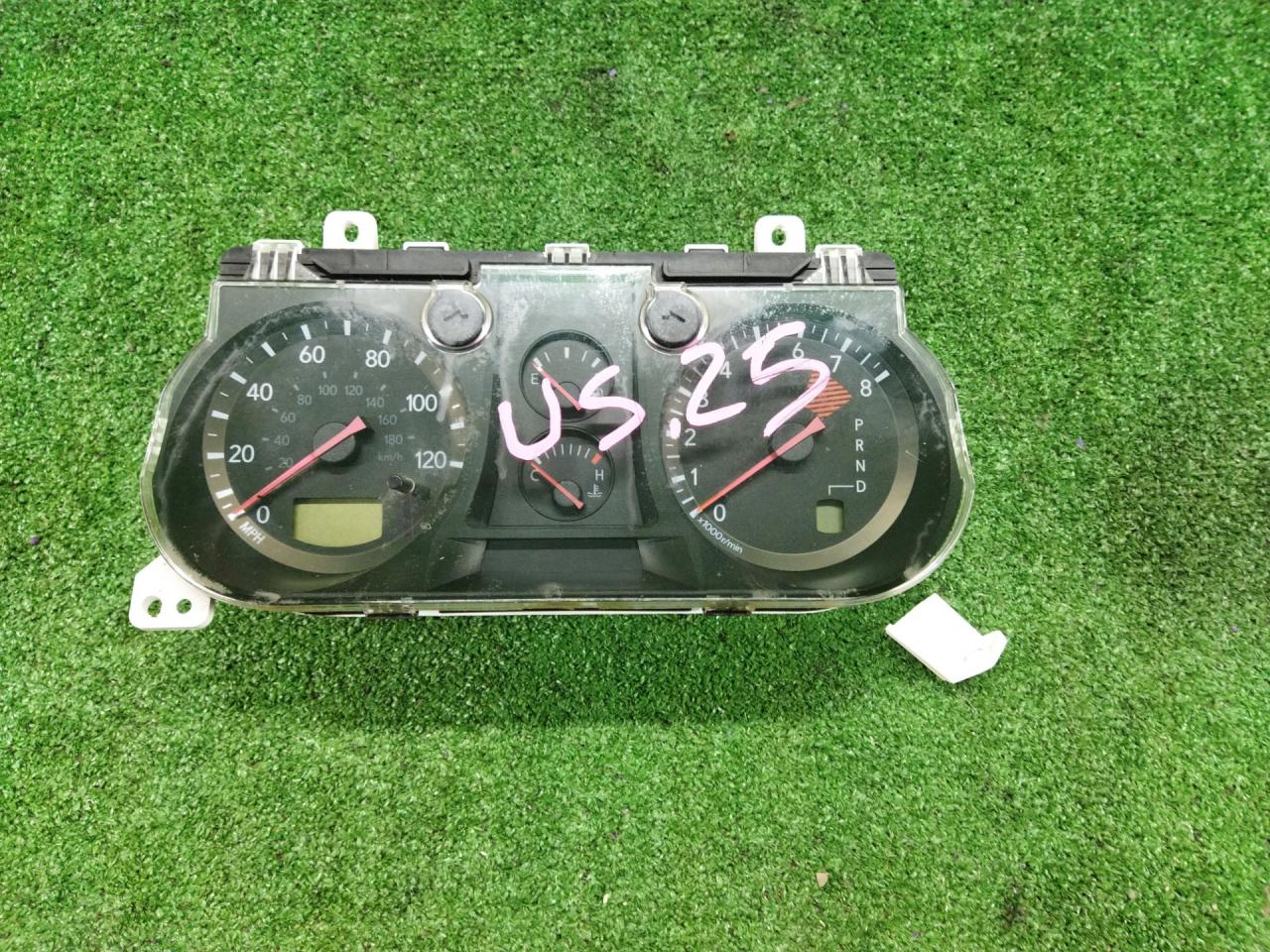 щиток приборов (приборная панель) Mitsubishi Outlander 1 поколение 2004, 2.4 л., 4G69, бензин, АКПП, красный, внедорожник 5 дв., передний привод - фото №1