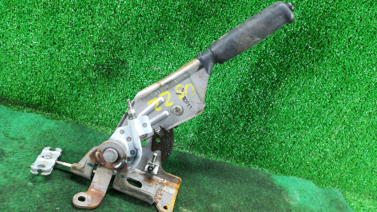 рычаг ручного тормоза (ручника) Subaru Forester 2 поколение (SG) SG 2004, 2.5 л., EJ251, бензин, МКПП, серебристый, полный привод - фото №1