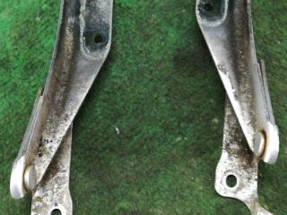 петля капота Subaru Forester 2 поколение (SG) SG 2004, 2.5 л., EJ251, бензин, МКПП, серебристый, полный привод