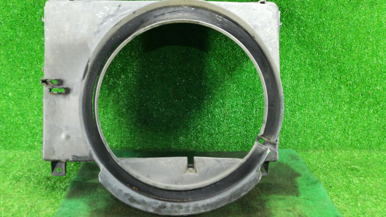 диффузор вентилятора Chevrolet TrailBlazer 1 поколение 2005, 4.2 л., бензин, АКПП, черный, внедорожник 5 дв., задний привод - фото №1