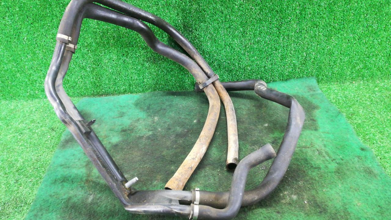 патрубок радиатора Chevrolet TrailBlazer 1 поколение 2005, 4.2 л., бензин, АКПП, черный, внедорожник 5 дв., задний привод - фото №1