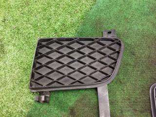 заглушка (решетка) в бампер Mazda 323 6 поколение 1999