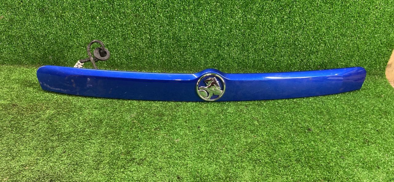 накладка двери (крышки) багажника Opel Mokka 1 поколение (2012 - 2015) - фото №1