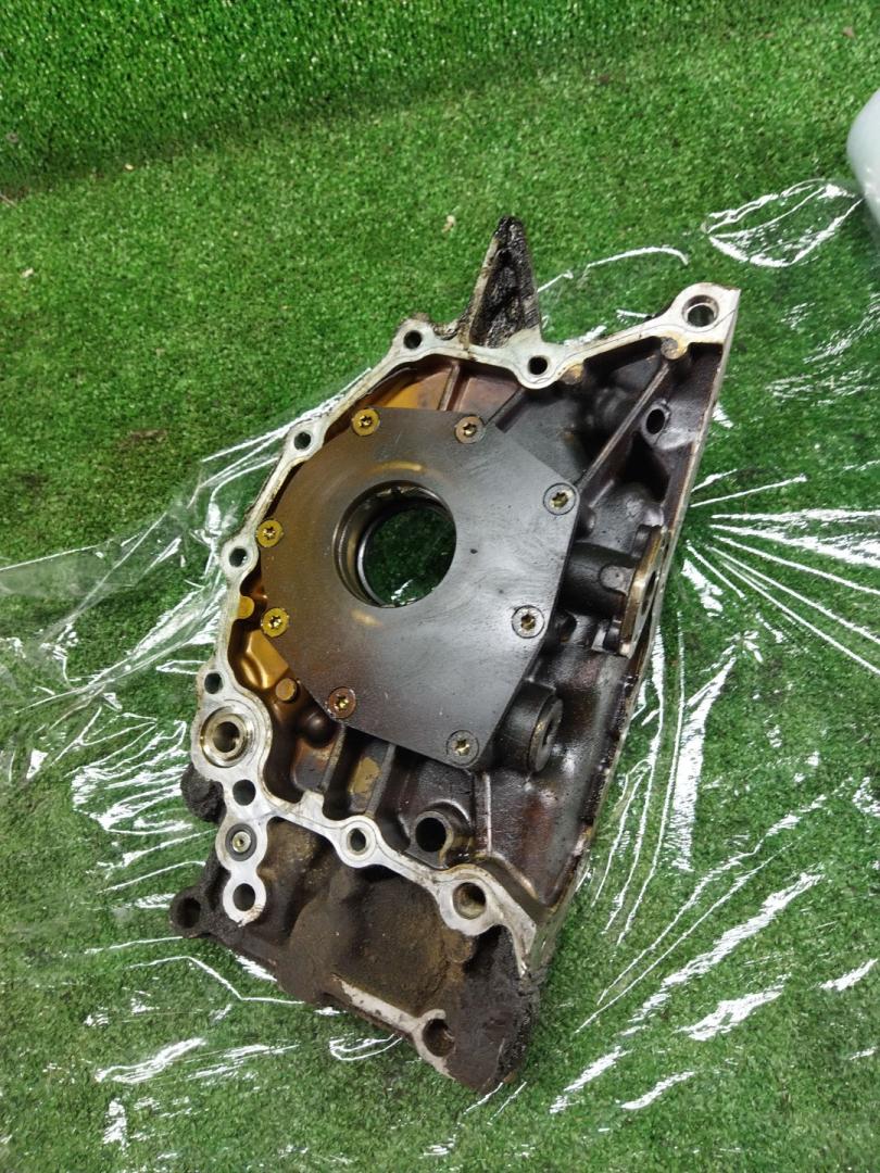 насос масляный Mazda Millenia 1 поколение 2000, 2.3 л., i, бензин - фото №1