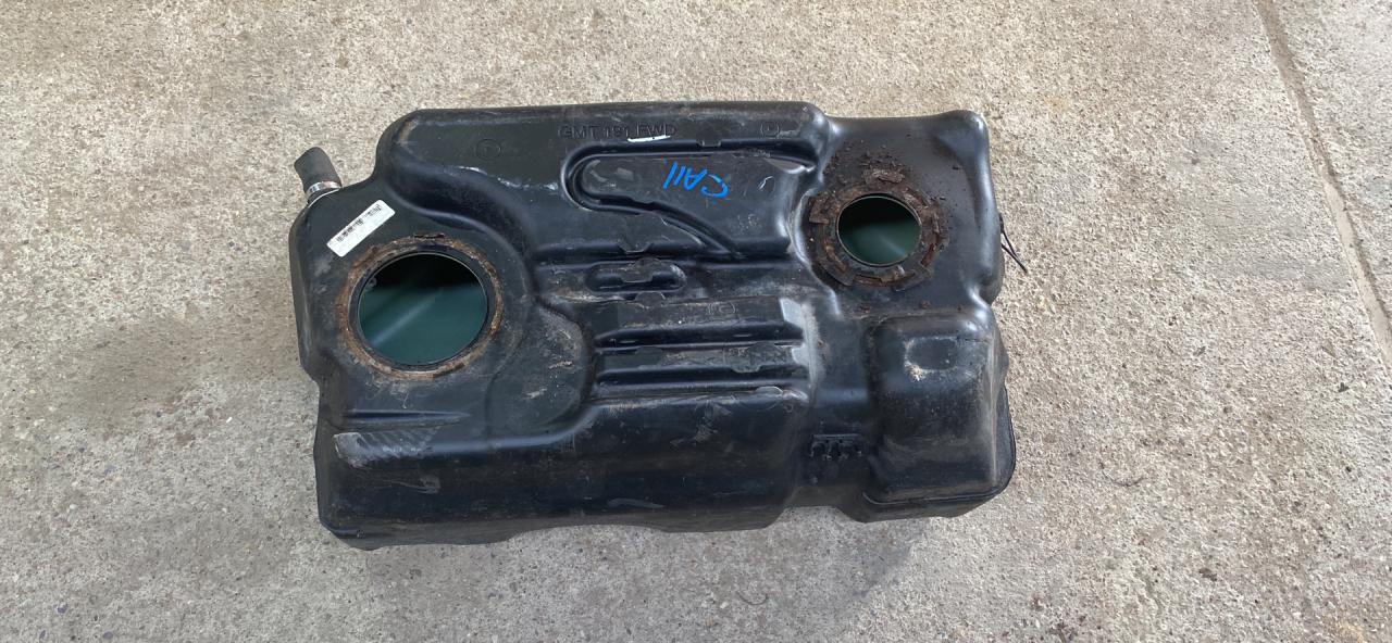 бак топливный Chevrolet Equinox 1 поколение 2008, 3.4 л., LNJ, бензин, АКПП, серебристый, внедорожник 5 дв., передний привод - фото №1