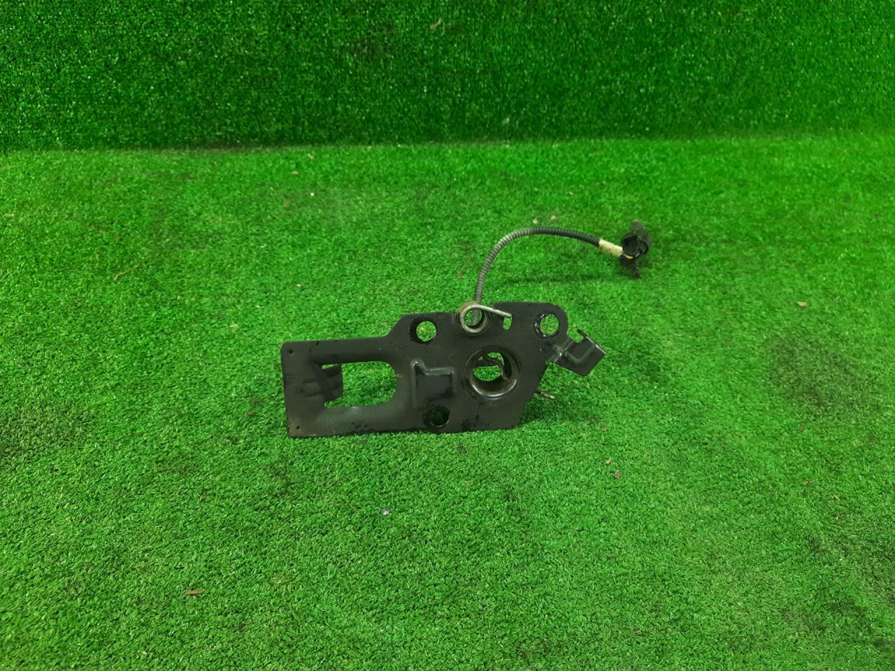 замок капота Chevrolet Equinox 1 поколение 2008, 3.4 л., LNJ, бензин, АКПП, серебристый, внедорожник 5 дв., передний привод - фото №1