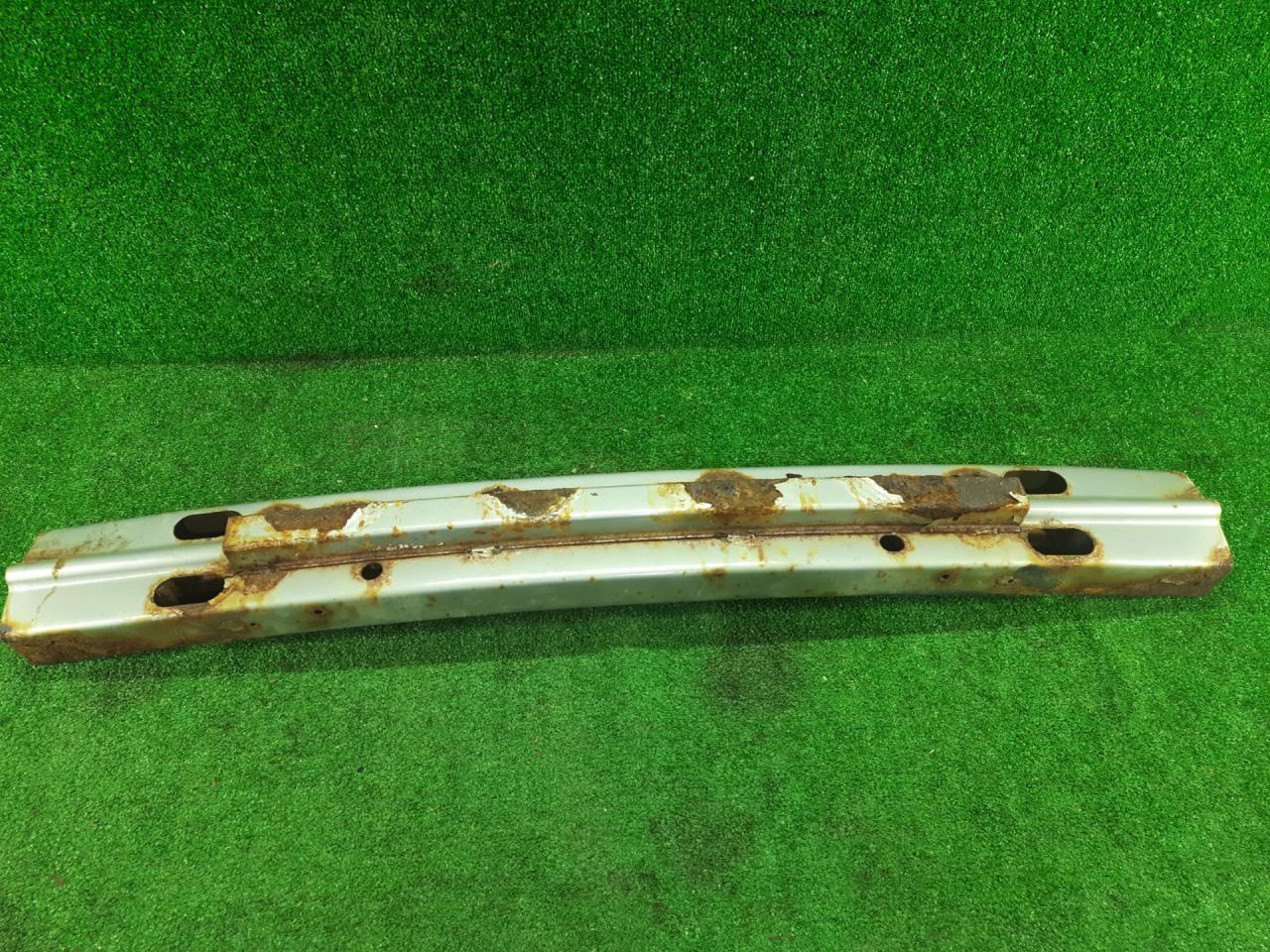 усилитель бампера переднего Chevrolet Equinox 1 поколение 2008, 3.4 л., LNJ, бензин, АКПП, серебристый, внедорожник 5 дв., передний привод - фото №1