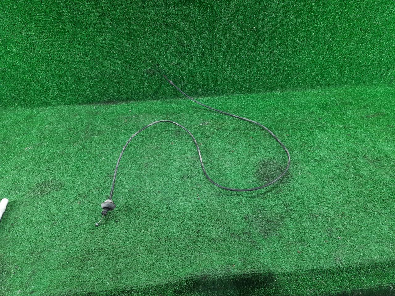 трос капота Chevrolet Equinox 1 поколение 2008, 3.4 л., LNJ, бензин, АКПП, серебристый, внедорожник 5 дв., передний привод - фото №1