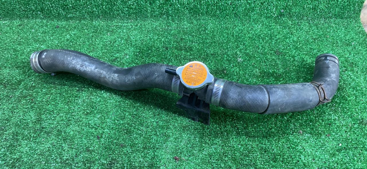 патрубок радиатора Mitsubishi Outlander 2 поколение 2008, 3.0 л., i, 6B31, бензин, красный, внедорожник 5 дв., полный привод - фото №1