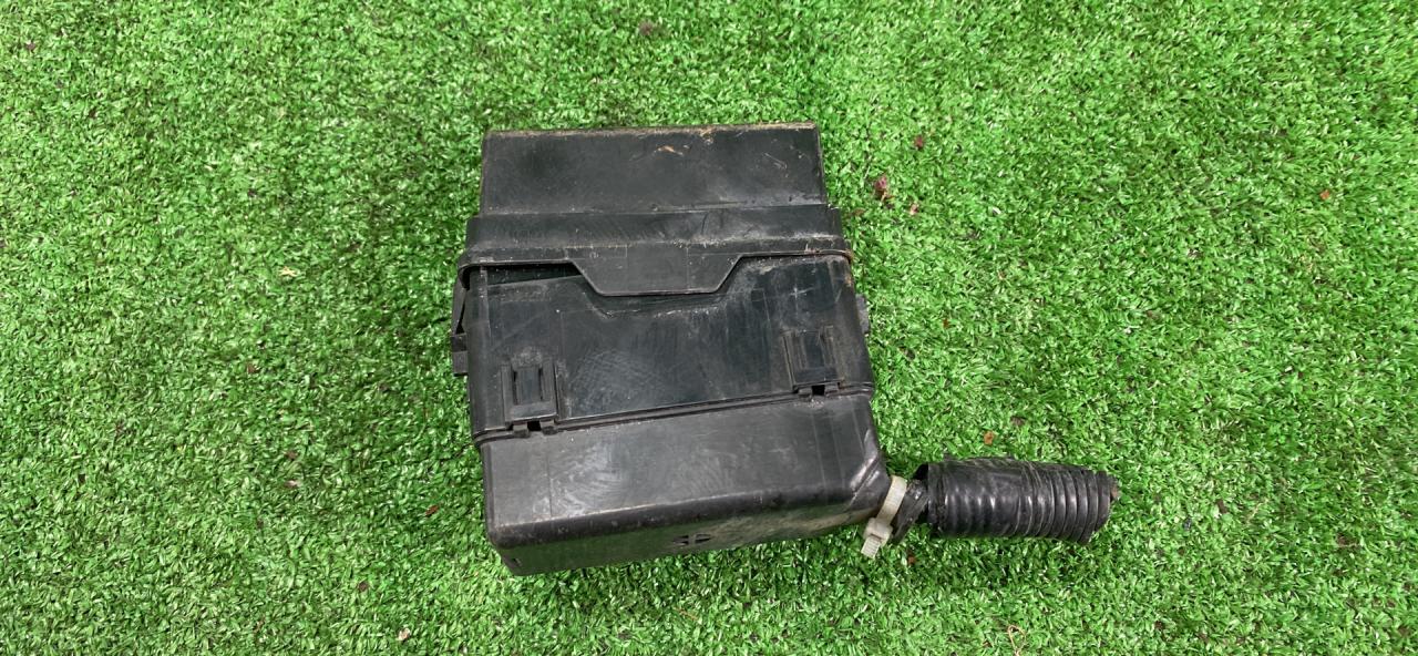 блок реле Mitsubishi Outlander 2 поколение 2008, 3.0 л., i, 6B31, бензин, красный, внедорожник 5 дв., полный привод - фото №1