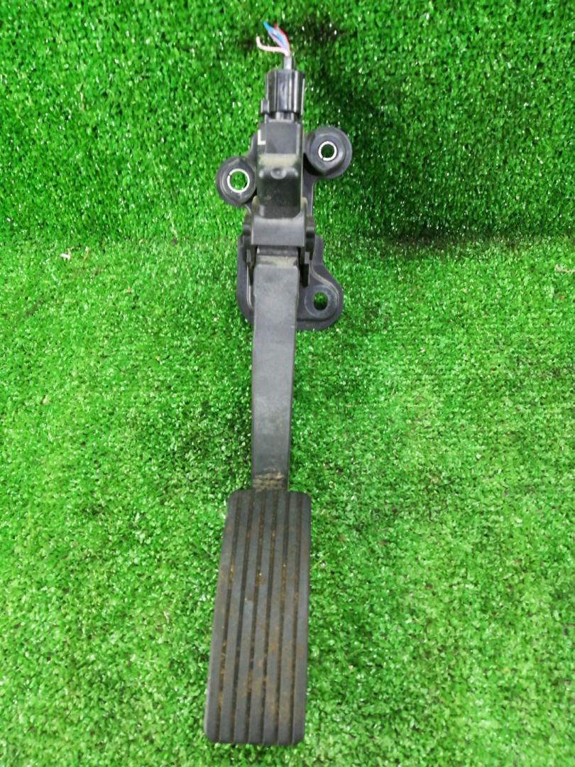 педаль Mitsubishi ASX 1 поколение 2011, 2.0 л., 4B11, бензин, АКПП, красный, внедорожник 5 дв., полный привод, 1600A102 - фото №1