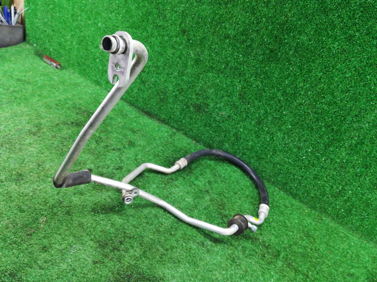 трубка кондиционера Mitsubishi ASX 1 поколение 2011, 2.0 л., 4B11, бензин, АКПП, красный, внедорожник 5 дв., полный привод - фото №1