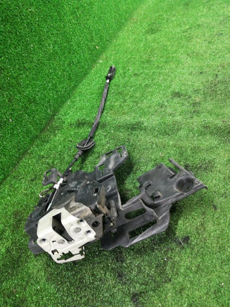 замок двери передней правой Ford Fiesta 6 поколение 2012, 1.6 л., бензин, хетчбэк 5 дв., передний привод - фото №1
