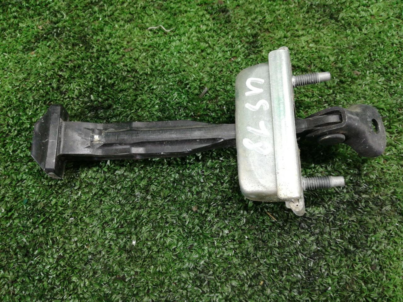 ограничитель открывания двери Ford Fiesta 6 поколение 2012, 1.6 л., бензин, хетчбэк 5 дв., передний привод - фото №1