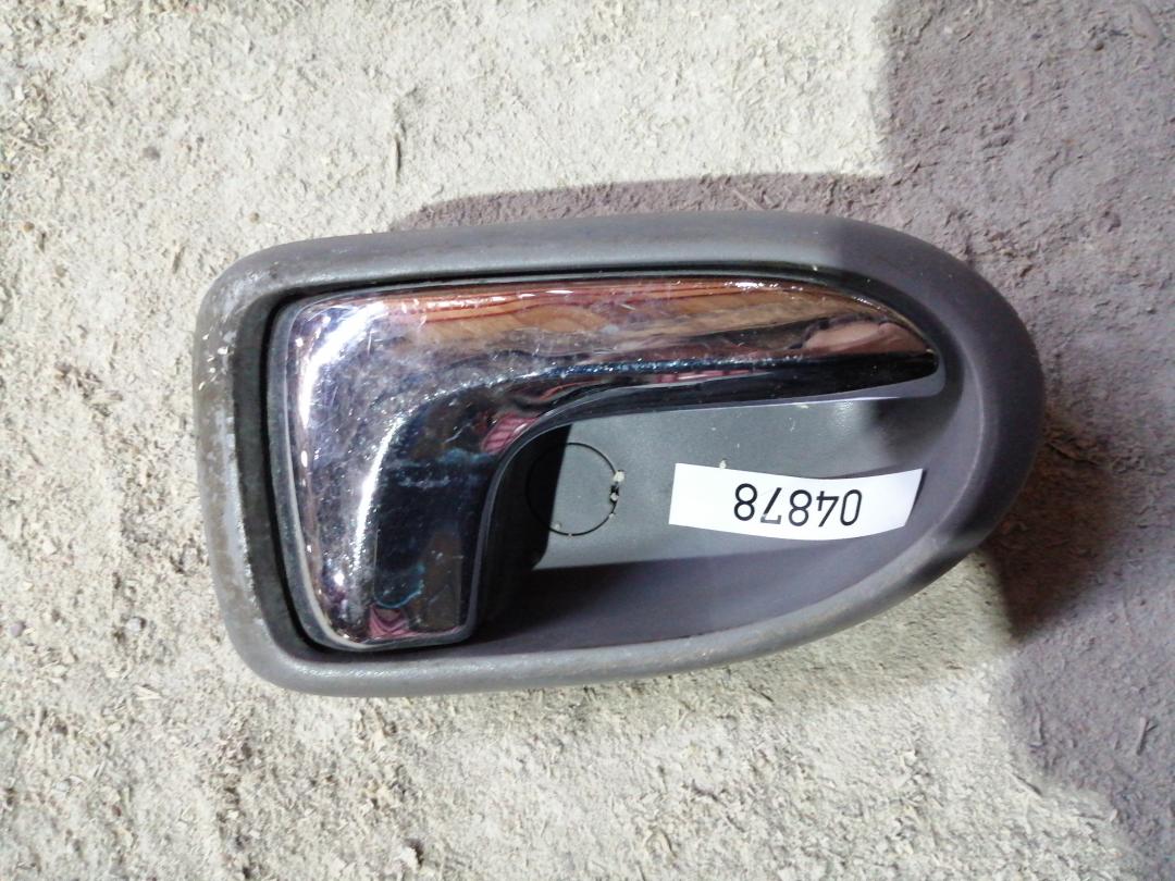 ручка внутренняя передняя правая Mazda Premacy 1 поколение 2001, 1.9 л., бензин, АКПП, минивэн - фото №1
