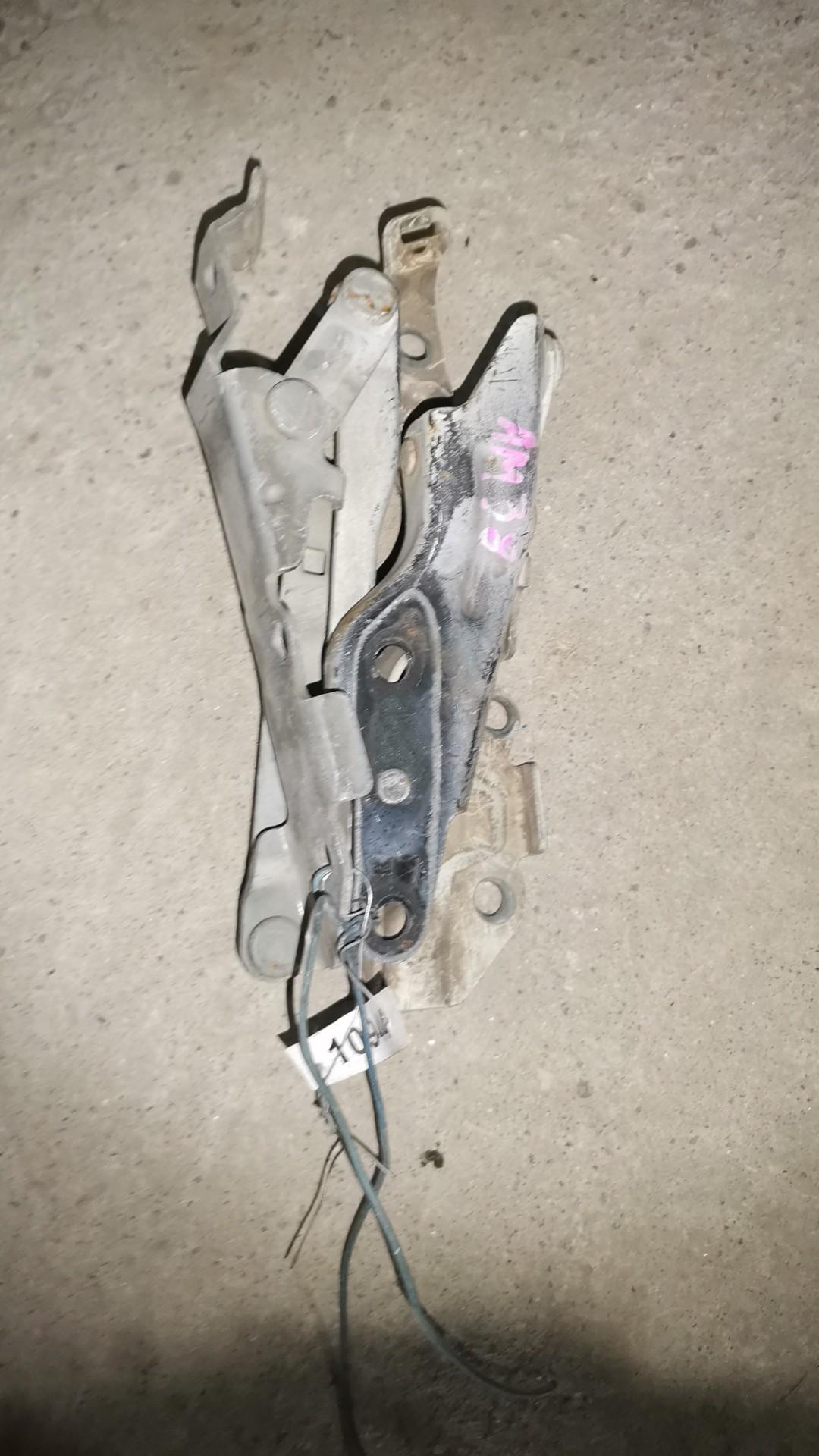 петля капота Subaru Legacy 4 поколение 2004, 2.0 л., EJ202, бензин, АКПП, седан - фото №1