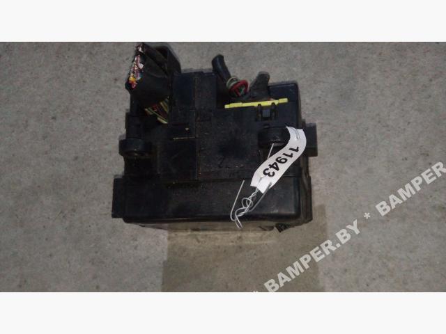 блок предохранителей Mazda 323 5 поколение 1996, 1.5 л., Z5-DE, бензин, АКПП, хетчбэк 5 дв. - фото №1