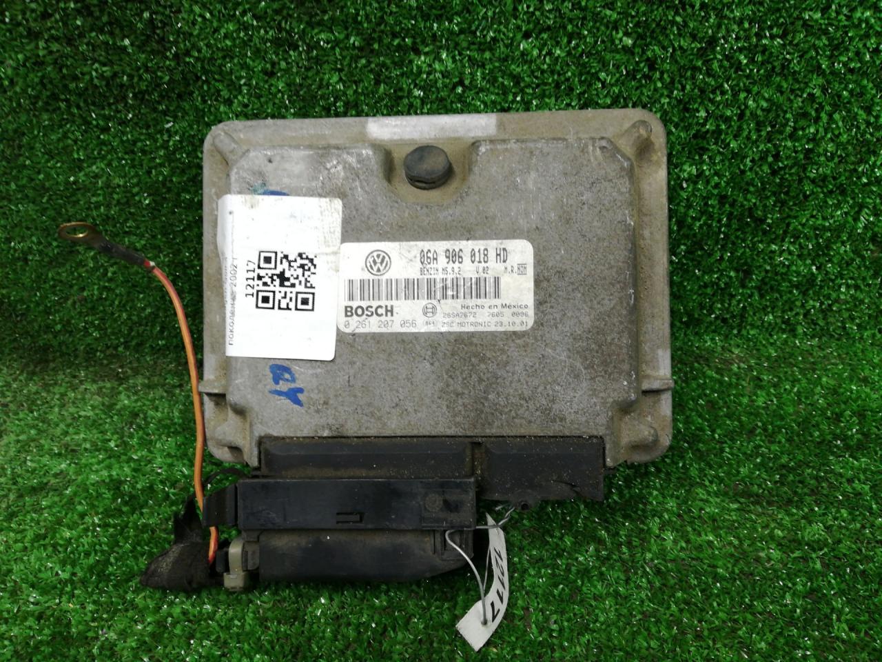 блок управления двигателем Volkswagen Golf 4 поколение 2002, 2.0 л., бензин, хетчбэк 5 дв., 06A906018HD - фото №1