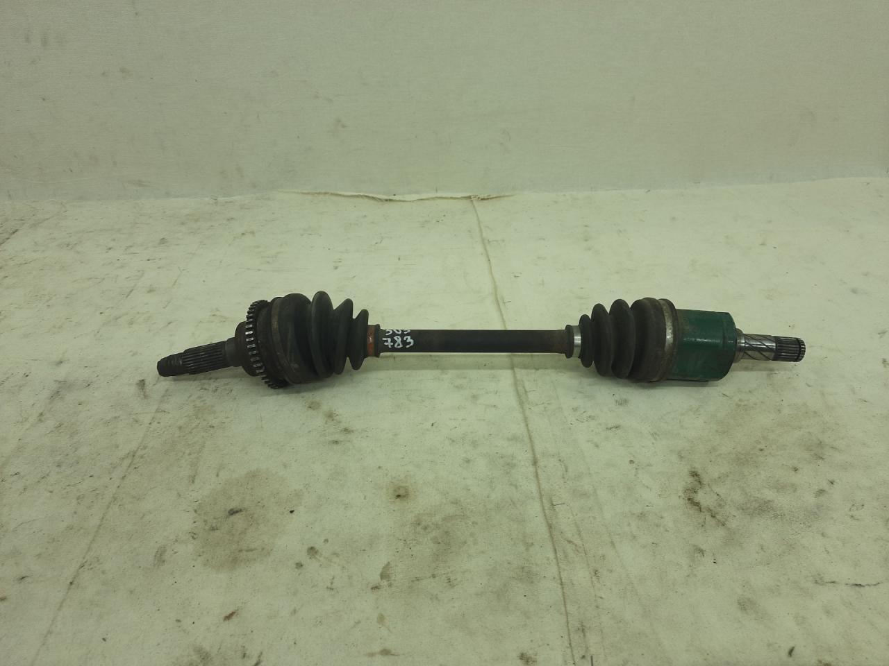 полуось передняя левая (приводной вал, ШРУС) Mazda 323 6 поколение 1998, 1.5 л., бензин, АКПП, хетчбэк 5 дв. - фото №1