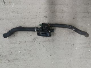 фланец (тройник) системы охлаждения Mazda 2 DE 2008, 1.4 л., Y404, дизель, МКПП, голубой, хетчбэк 5 дв.