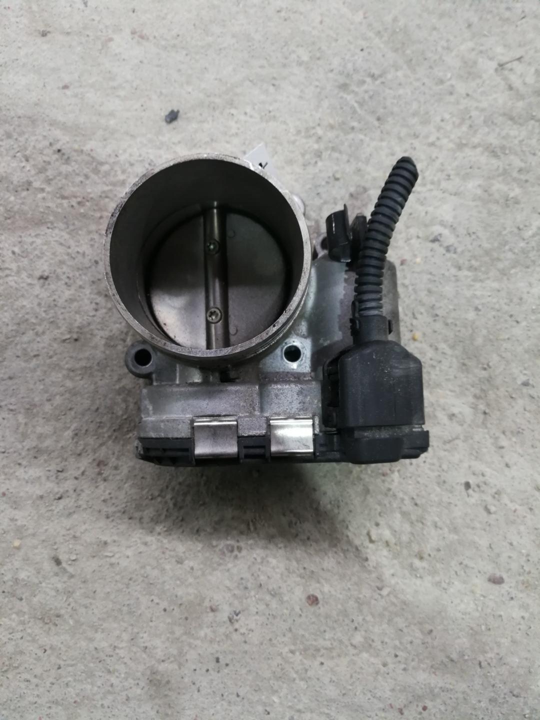 заслонка дроссельная Alfa Romeo GT 1 поколение 2005, 2.0 л., бензин, АКПП, черный, купе, правый руль - фото №1