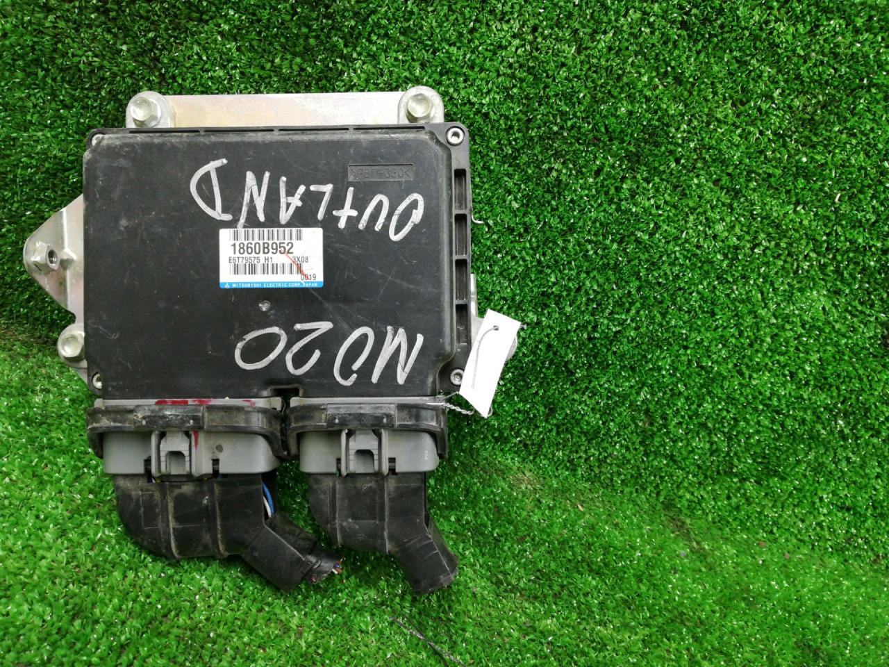 блок управления двигателем Mitsubishi Outlander 3 поколение 2013, 2.0 л., 4J11, бензин, АКПП, серый, внедорожник 5 дв., передний привод, правый руль, 1860B952, E6T79575H1 - фото №1