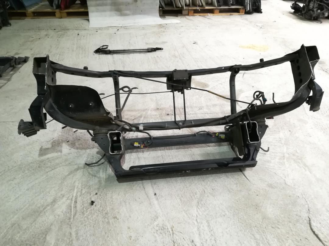 передняя панель крепления облицовки (телевизор) Chevrolet TrailBlazer 1 поколение 2003, 4.2 л., бензин, АКПП, черный, внедорожник 5 дв. - фото №1