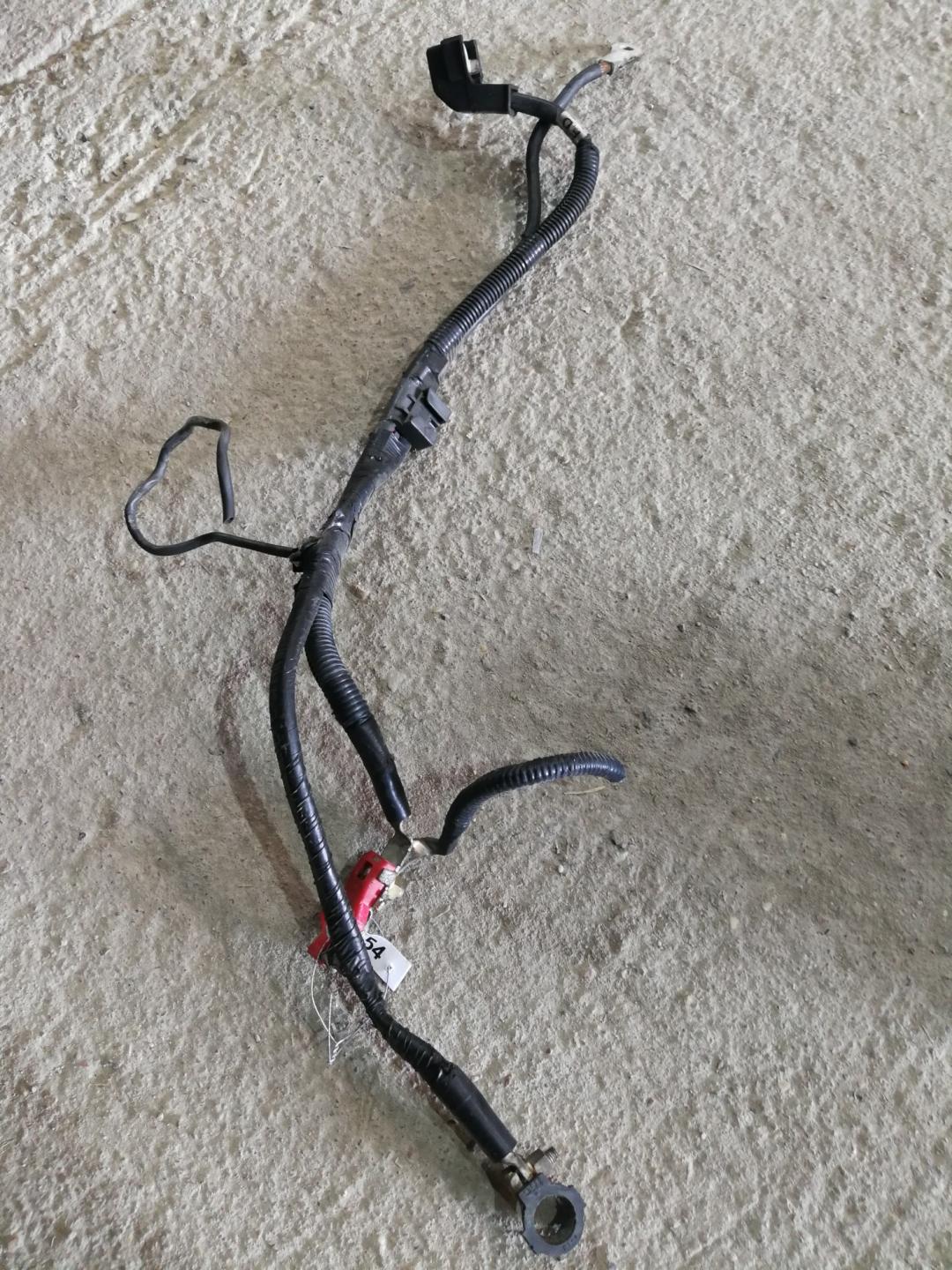 плюсовой провод аккумулятора Subaru Legacy 4 поколение 2004, 3.0 л., бензин, АКПП, универсал, правый руль - фото №1