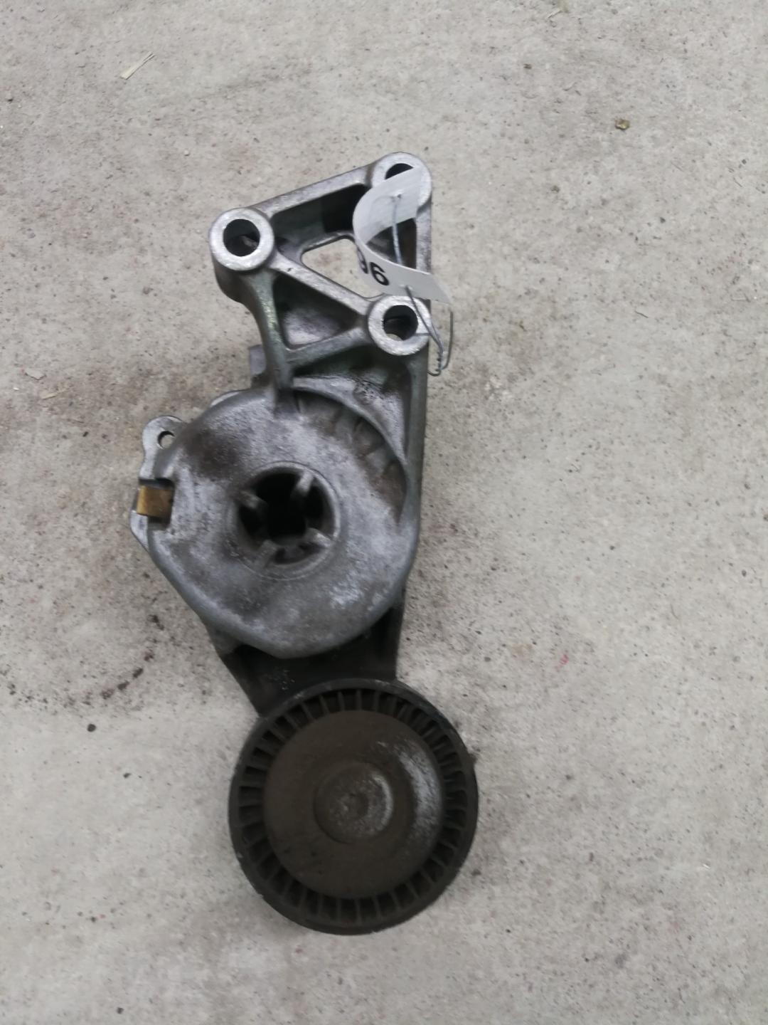 Натяжитель ремня агрегатов Volkswagen Beetle 2 поколение 2004, 1.6 л., BFS, бензин, АКПП, белый, хетчбэк 5 дв., правый руль - фото №1