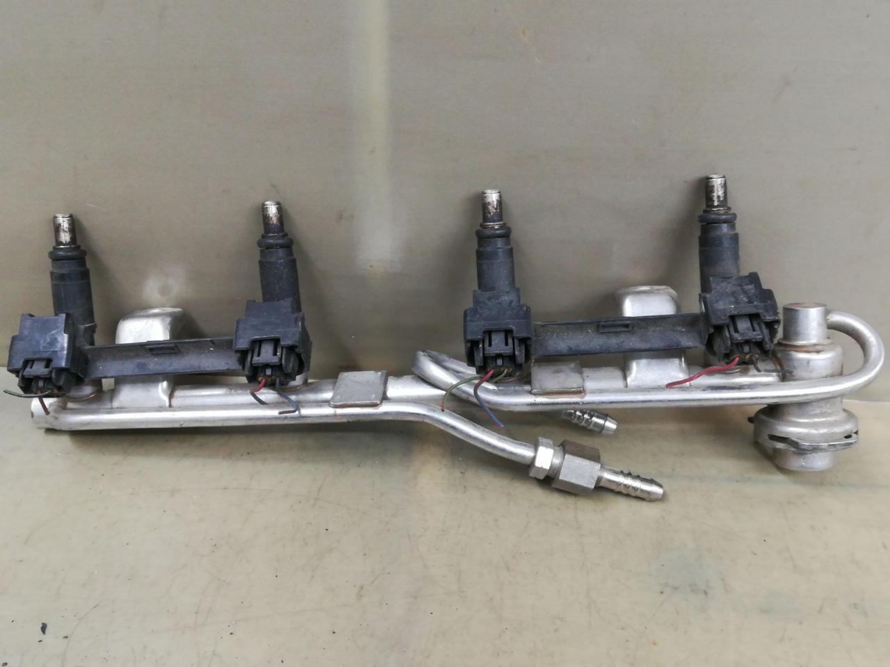 топливная рампа Audi A4 B7 2007, 2.0 л., ALT, бензин, АКПП, серебро, универсал, 06B133681L - фото №1