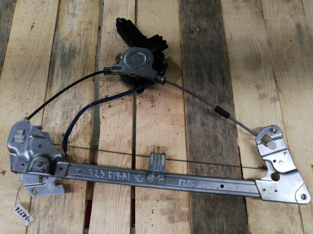 стеклоподъемник передний правый Mazda 323 5 поколение 1996, 1.8 л., BP-ZE, бензин, АКПП, хетчбэк 5 дв. - фото №1