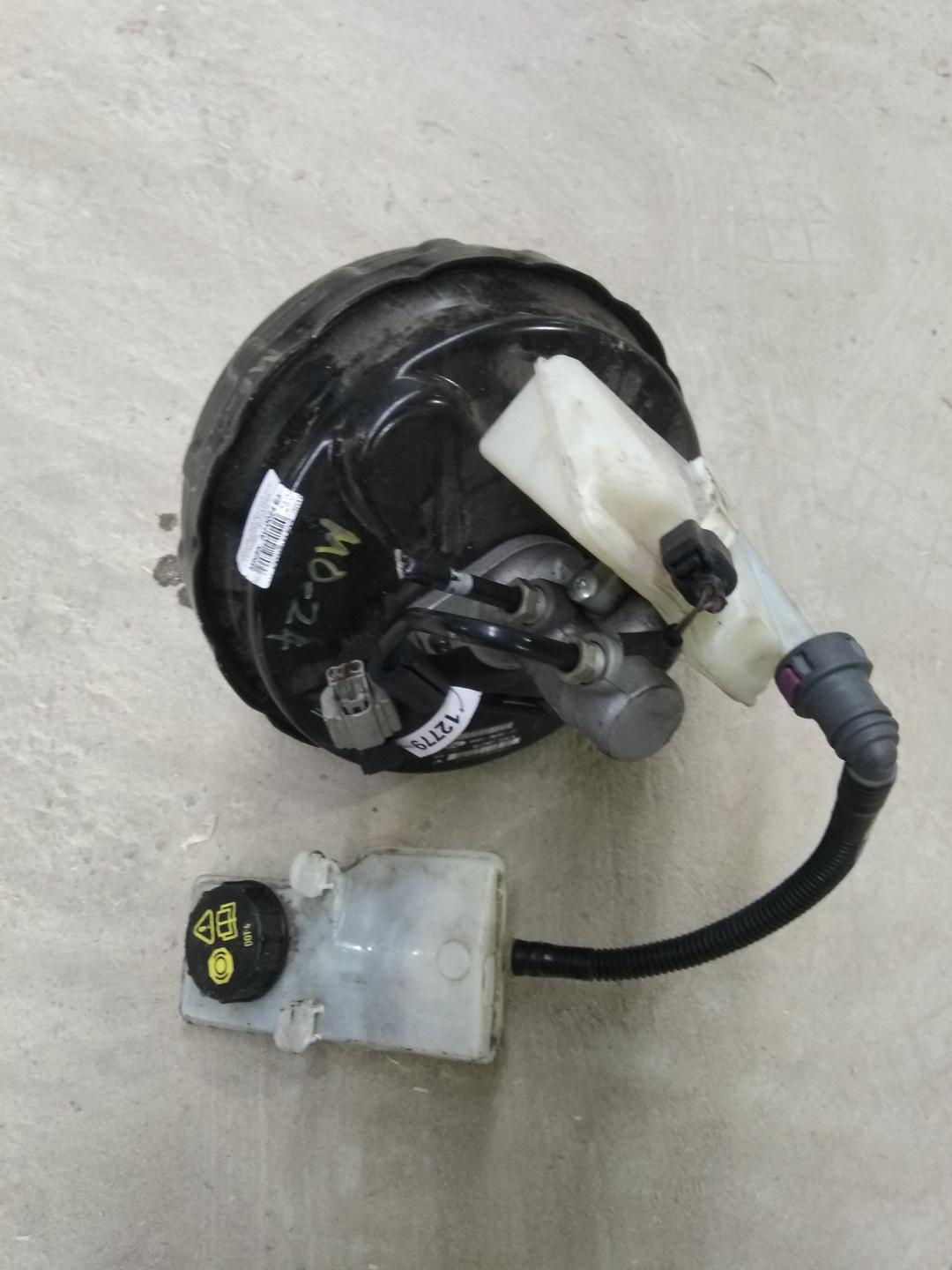 вакуумный усилитель тормозов Ford Escape 3 поколение C520 2015, 1.5 л., бензин, АКПП, белый, внедорожник 5 дв., правый руль - фото №1