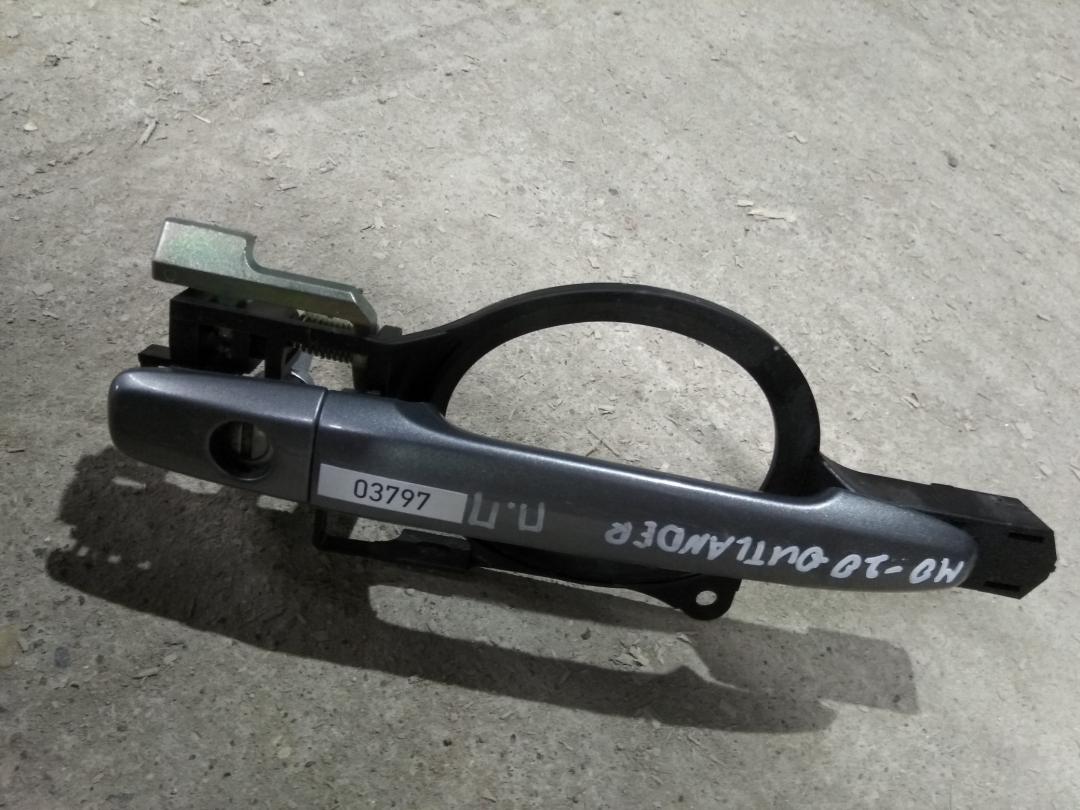 ручка наружная Mitsubishi Outlander 3 поколение 2013, 2.0 л., 4J11, бензин, АКПП, серый, внедорожник 5 дв., передний привод, правый руль - фото №1