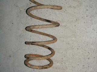 пружина задняя Mazda 626 GE [рестайлинг] 1995, 1.8 л., бензин, МКПП, хетчбэк 5 дв.