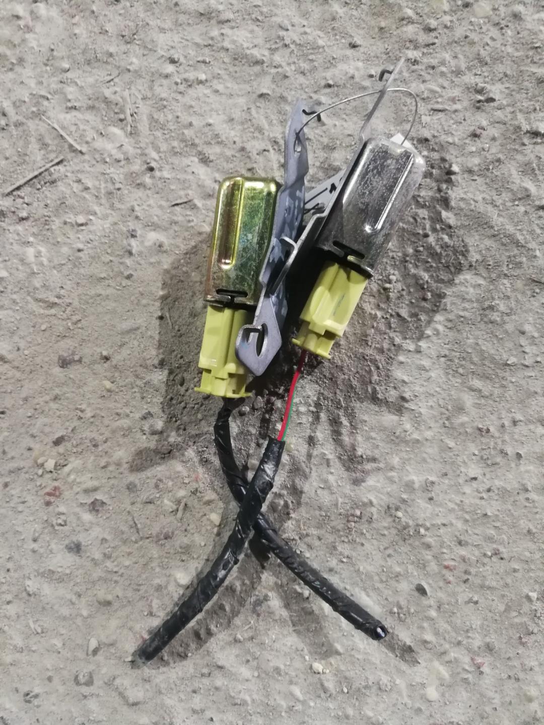 датчик удара Toyota Camry Solara 2 поколение XV30 2005, 2.4 л., 2AZ-FE, бензин, АКПП, черный, купе, 89834-06020, 89833-06020 - фото №1