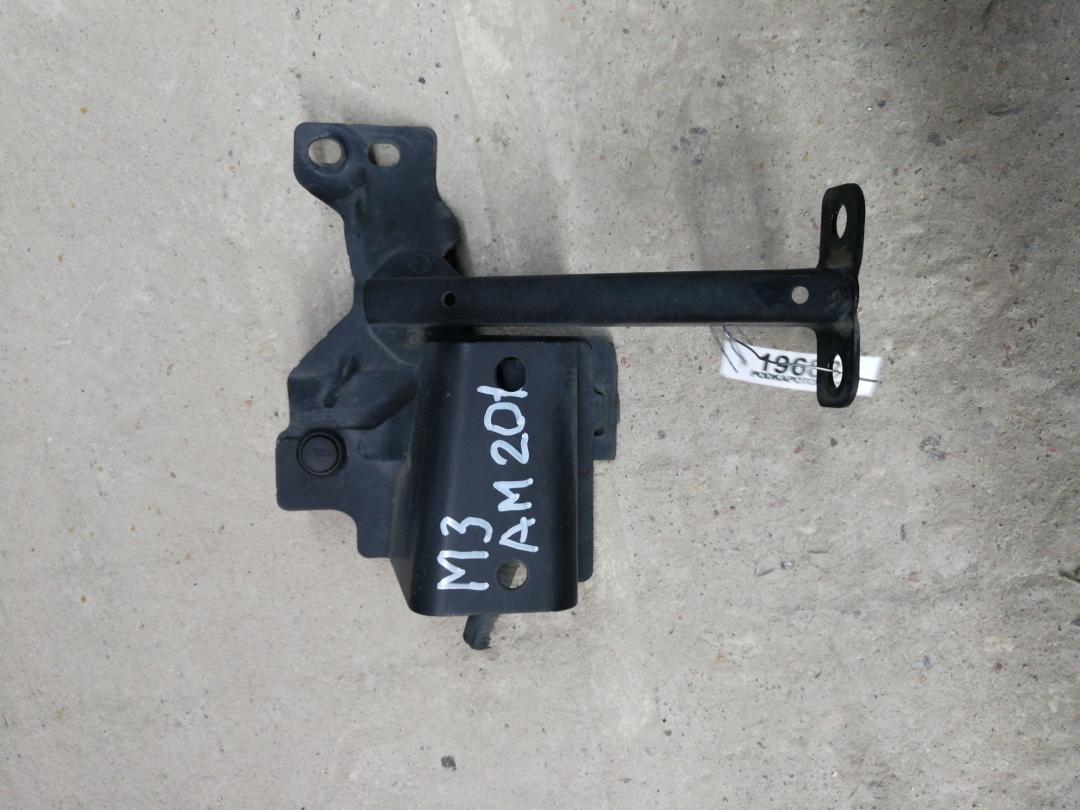 Распорка (растяжка) телевизора Mazda 3 BK 2005, 1.6 л., бензин, АКПП, белый, хетчбэк 5 дв., правый руль - фото №1