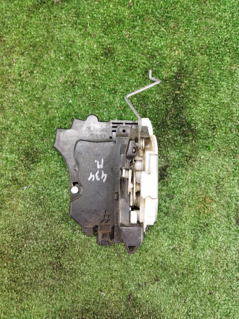 замок двери передней левой Mitsubishi Outlander 1 поколение 2006, 2.4 л., 4G69, бензин, АКПП, полный привод, правый руль - фото №1