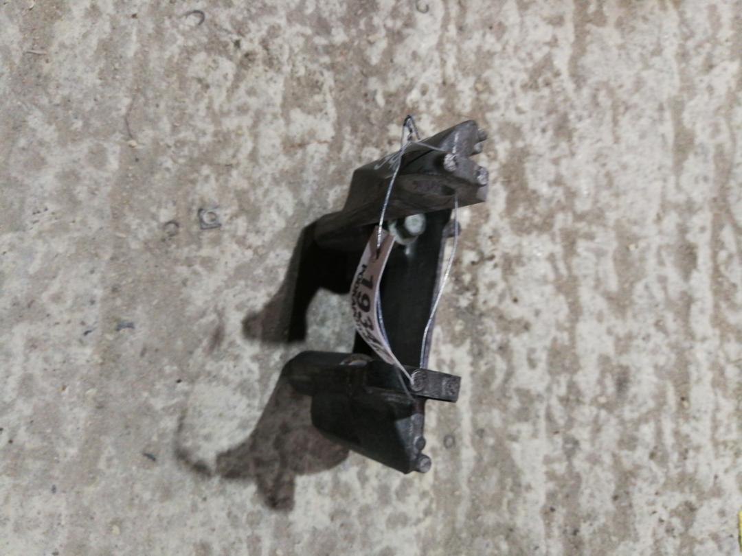 кронштейн двигателя Subaru Legacy 5 поколение 2013, 2.0 л., FA20, бензин, АКПП, красный, универсал, правый руль - фото №1