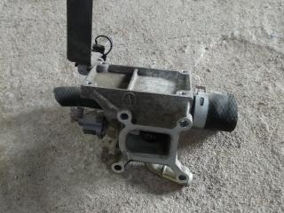 фланец (тройник) системы охлаждения Mazda 3 1 поколение [рестайлинг] 2006, 2.3 л., L3C1, бензин, хетчбэк 5 дв.