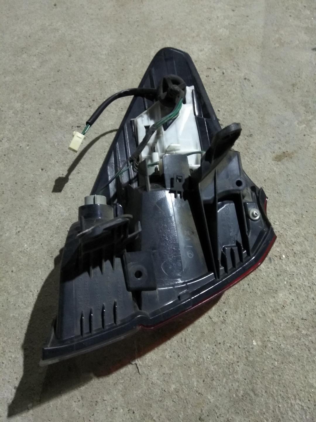 фонарь задний правый Subaru Legacy 5 поколение 2013, 2.0 л., FA20, бензин, АКПП, красный, универсал, правый руль - фото №1