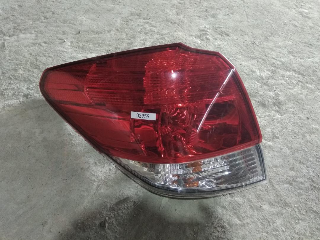 фонарь задний левый Subaru Legacy 5 поколение 2013, 2.0 л., FA20, бензин, АКПП, красный, универсал, правый руль - фото №1