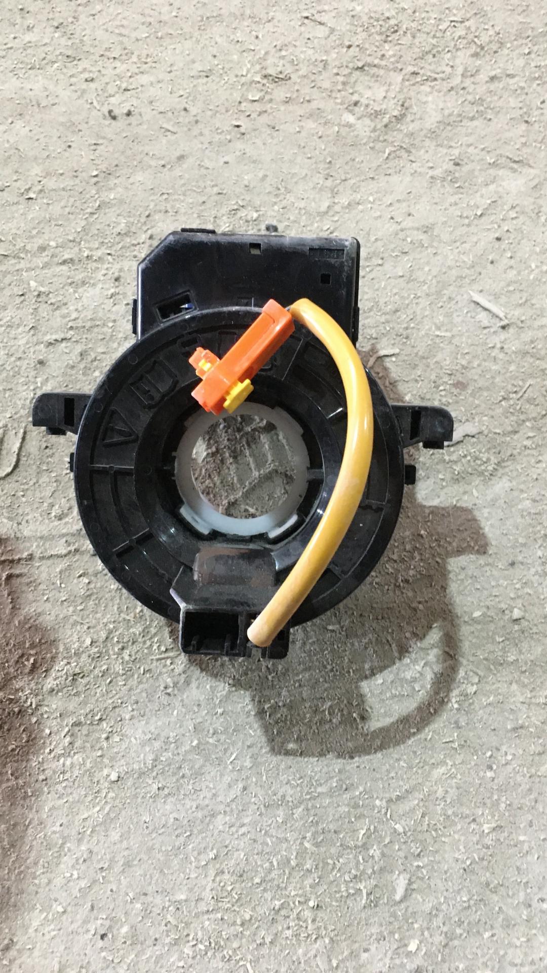 шлейф руля Mitsubishi Outlander 3 поколение 2013, 2.0 л., 4J11, бензин, АКПП, серый, внедорожник 5 дв., передний привод, правый руль - фото №1