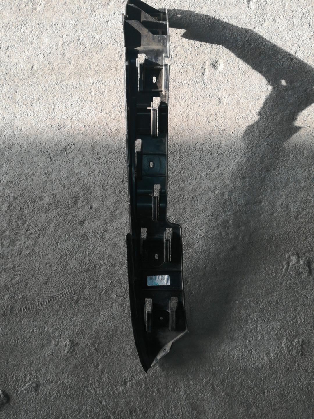 Крепление бампера переднего Volkswagen Golf 6 поколение 2012, 1.4 л., CAXA, бензин, универсал - фото №1