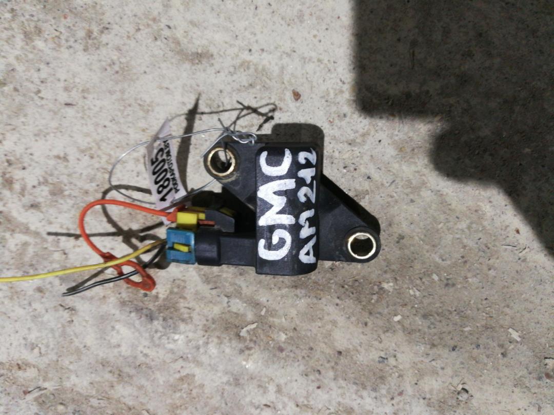 датчик удара GMC Yukon 2 поколение 2003, 6.0 л., бензин, АКПП, белый, внедорожник 5 дв. - фото №1