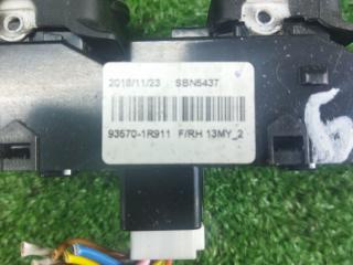 блок управления стеклоподъемниками Hyundai Accent 4 поколение (RB) 2017, 1.6 л., G4FD, бензин, АКПП, серый, седан, передний привод, правый руль, 93570-1R911